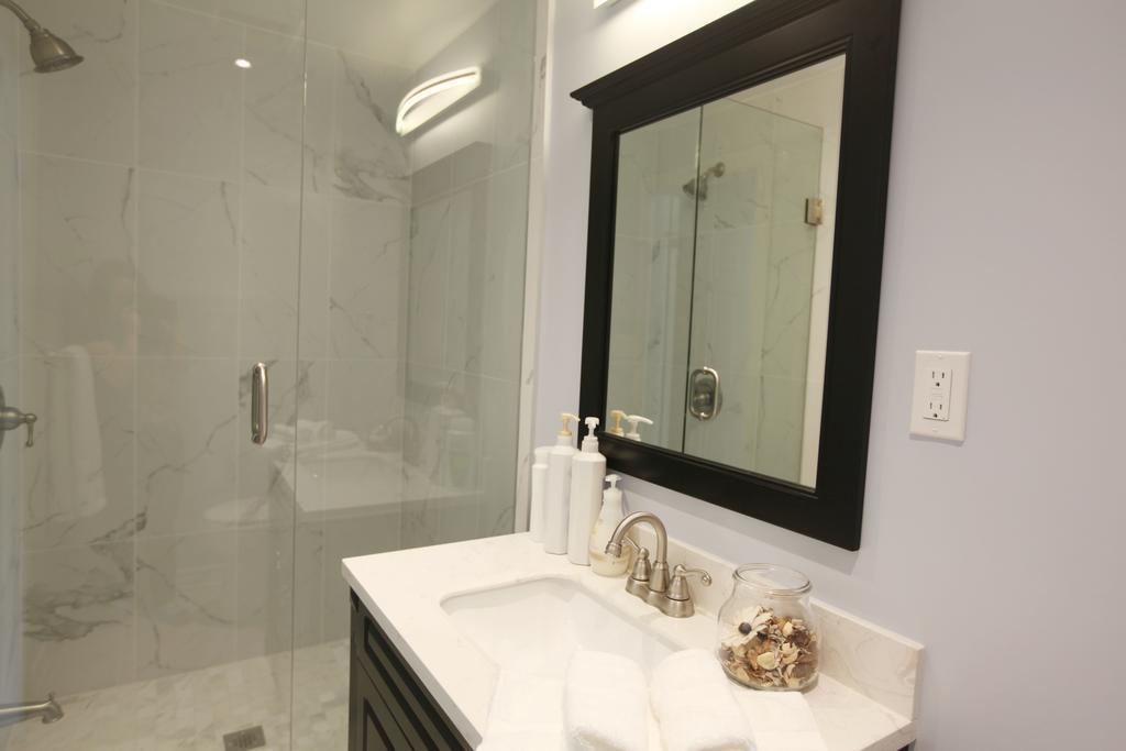 多伦多邓肯公园民宿 Toronto Duncan Park Guesthouse المظهر الخارجي الصورة